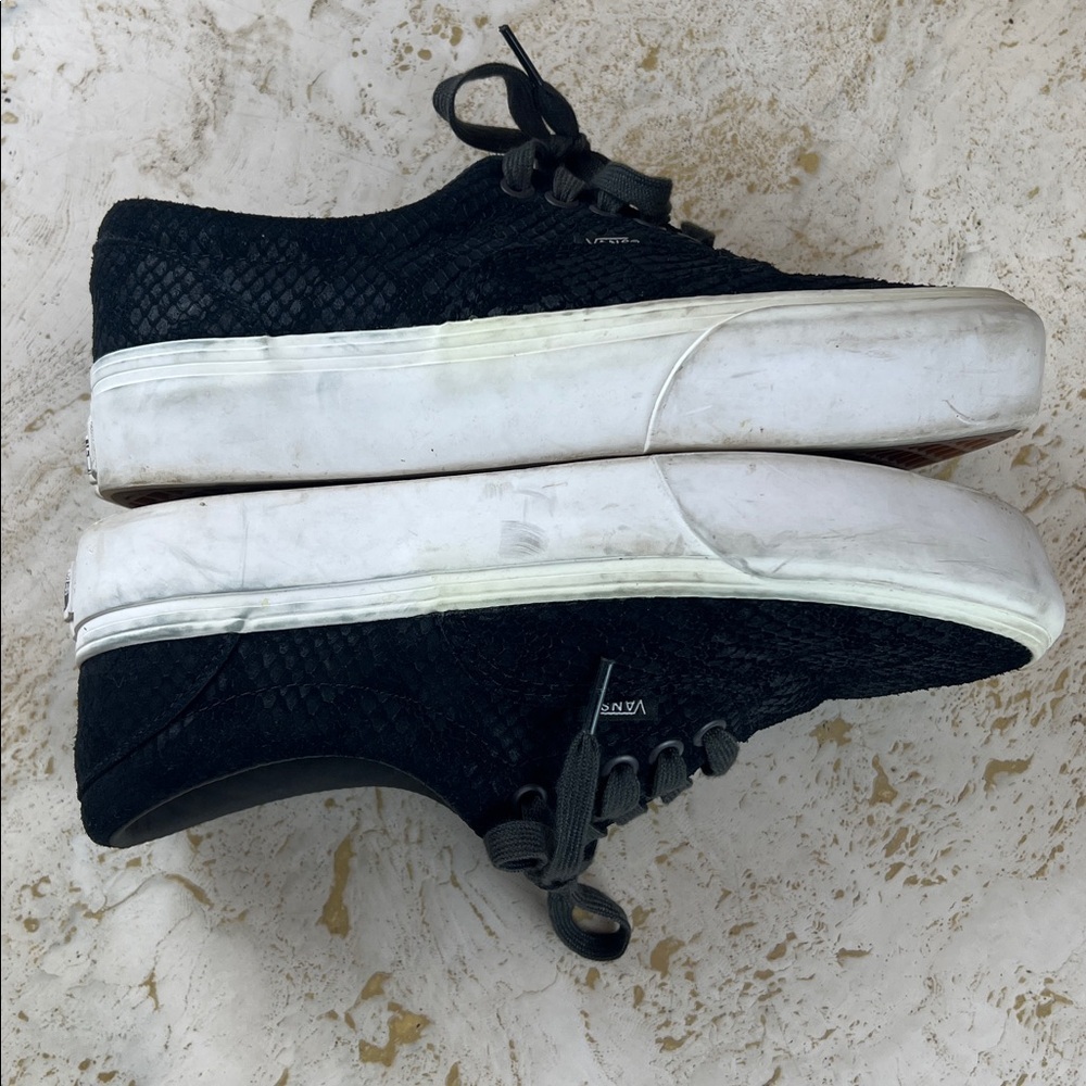 Vans Black Animal Era Embossed Platform Trainers Womens 8, men’s 6.5 - Picture 10 of 11